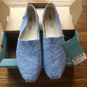 BRAND NEW!!! Woman’s 10W Light Blue TOMS